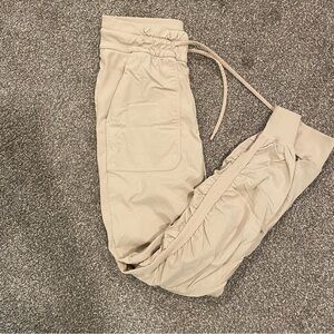 Lululemon Women’s Beyond the Studio Jogger
Cafe Au Lait 4